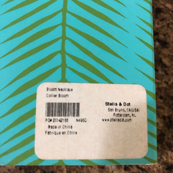 Stella and Dot Bloom Necklace - Picture 5 of 9